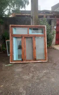 سه پنجره و یک در
