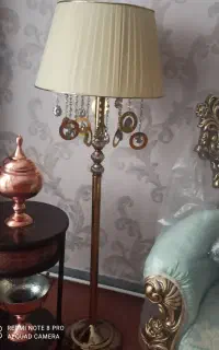 دو عدد آباژور سالم و چهار عدد گلدان