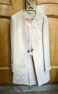 کت وشلوارنامزدی سایزبه ۳۶و۳۸میخوره