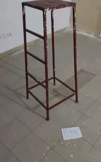 چهار پایه فلزی