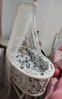 گهواره کنار تخت مادر