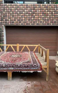 تخت چوبی  ساخته شده با چوب روس