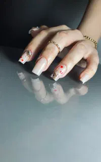 اموزش و خدمات کاشت ناخن