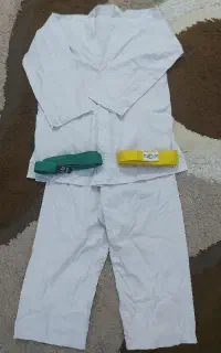 لباس تکواندو با کمر بند