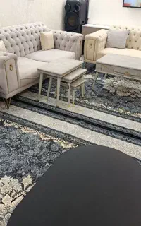 مبل چستر هشت نفره تمیز سالم همراه میز