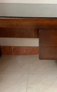 میز چوبی به همراه صندلی
