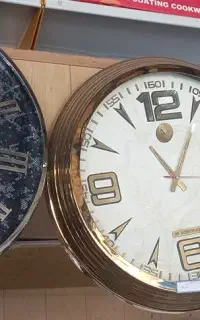 ساعت دیواری بدنه فلز و بدنه پلاستیکی ۴م۵۰۰ و۵م۵۰۰