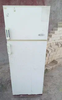 یخچال قدیمی کاملا سالم