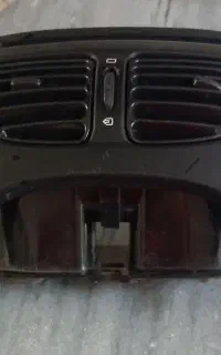 قاب ضبط و دریچه هواکش وسط داشبورد