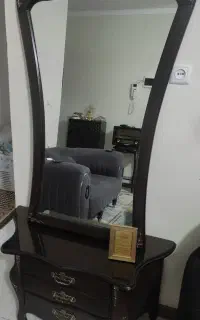 میز و آینه