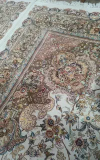 فرش زمینه سورمه ای گل ریز