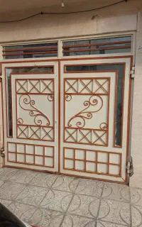 در پارکینگ