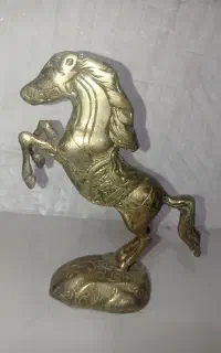 مجسمه اسب برنجی