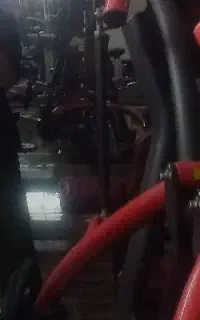 وسایل ورزشی شامل  میز باکس.  کیسه بکس