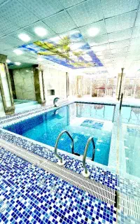 استخر آبگرم وجکوزی فوقع لوکس و جنگلی بینظیر