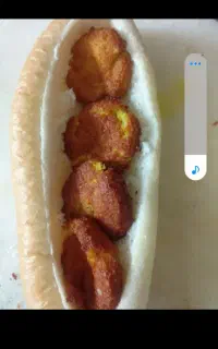 فلافل داغِ داغ در حضور مشتری