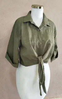 خیاط خانم داخل کارگاه و بیرون بر