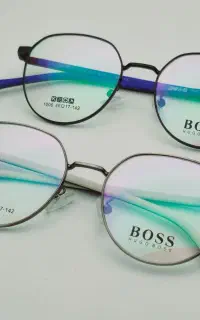 فروشنده خانم