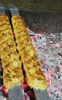 آماده کردن کوبیده مرغ و اشتغال در کبابی