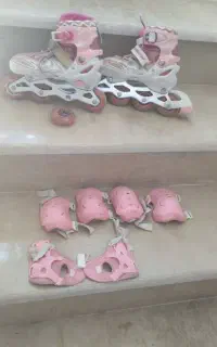 کفش اسکیت و زانوبندودستکش کارکرده