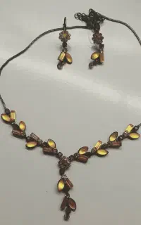 گردنبند و گوشواره قدیمی