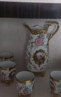 چینی گل بر جسته قدیمی