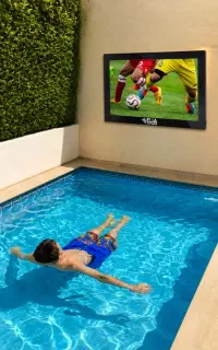 ساخت و تجهیز تلویزیون ضد آب استخر