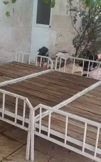 تخت آهنی مخصوص حیاط و باغ