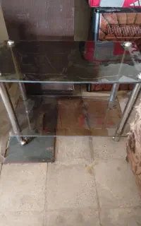 میز شیشه‌ای