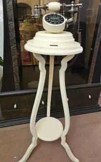 تلفن چوبی پایه دار
