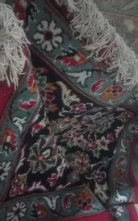 فرش ۱۲متری سالم فقط یه گوشه اش بریده شده