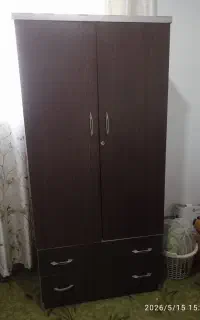 دو تا  کمد ۲ کشو و یک کتابخانه نو و یک آینه قدی