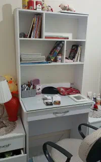 میز تحریر کتابخانه