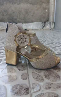 کفش بچگانه مجلسی نو نو سایز ۳۵