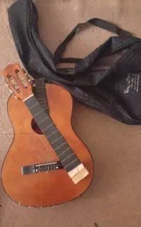 گیتار شکسته
