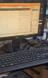 یک فروشنده آشنا به کامپیوتر آقا