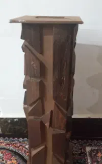 گلدان چوبی و تابلو