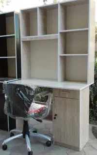 میز تحریر با کتابخانه