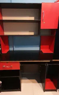 میزتحریر وکتابخانه