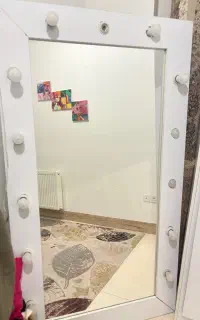 آینه لامپ دار