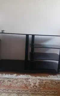 میز تلویزیون شیشه ای