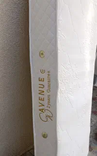تخت تک نفره به همراه تشک