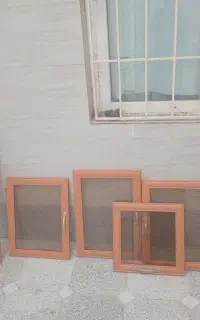 پنجره چوبی دکوری