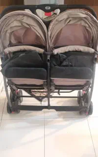 کالسکه دو قلو