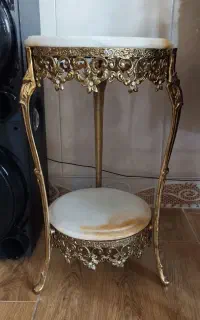 میز برنزی کاملا سالم