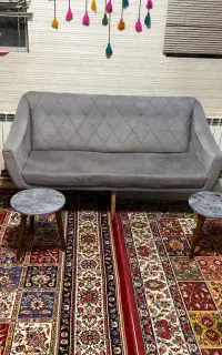 یک ست پنج نفره مبل راحتی
