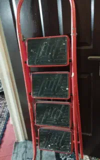 فرغن  سنگ فرز یک سرامیک بر  فروش می‌رسد