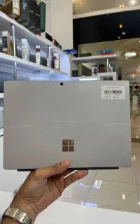 surface pro 7 نسل ۱۰ بسیار تمیز صفحه 2k
