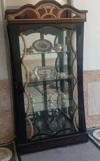 ویترین سالم بدون خش وشکستگی.خوشگل
