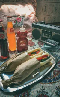 فروشنده و همکار خانم